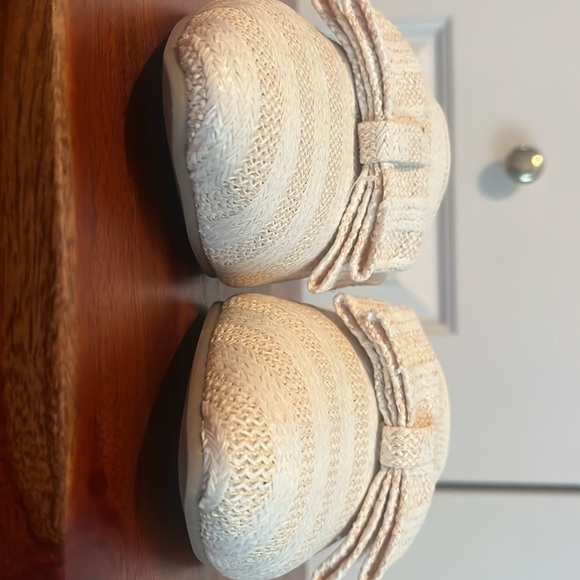 Flat, slip on sandal shoes. NWOT Straw lining material. - Picture 5 of 7